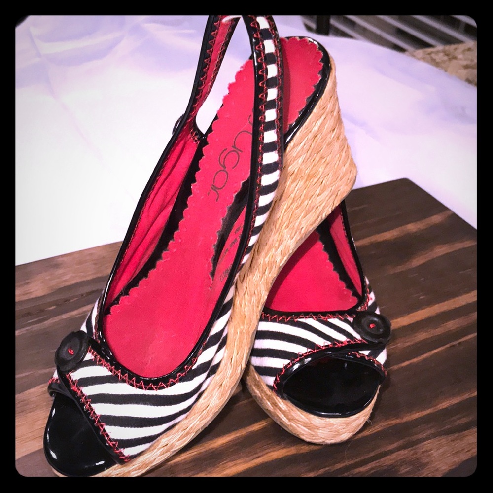 Sugar blk/white strip wedge with rope detail 8 1/2